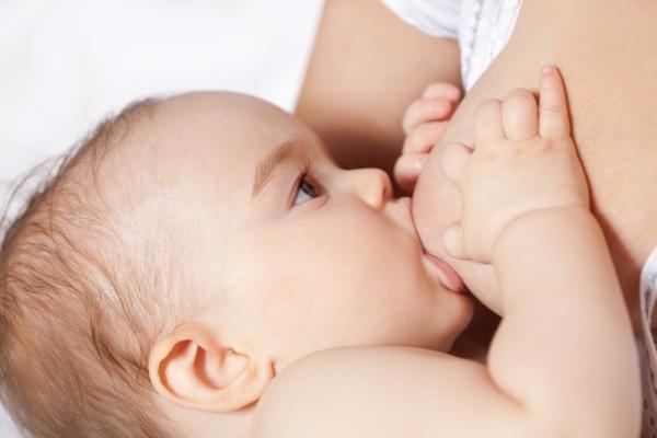 新生児に母乳を与えるための5つの重要なヒント